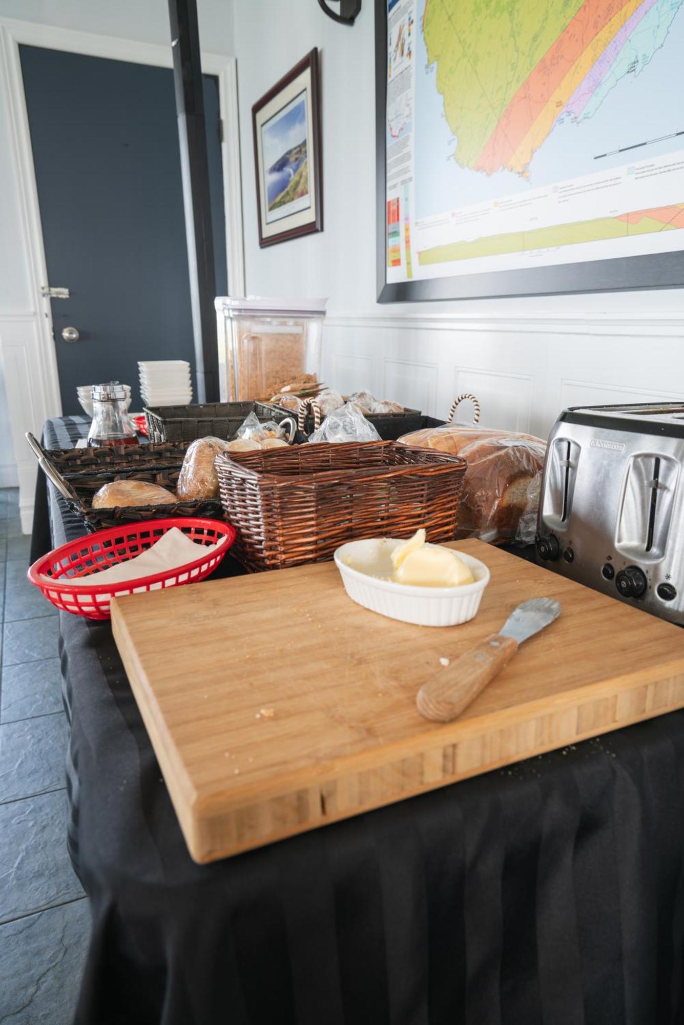 Edge Of The Avalon Inn Trepassey Экстерьер фото